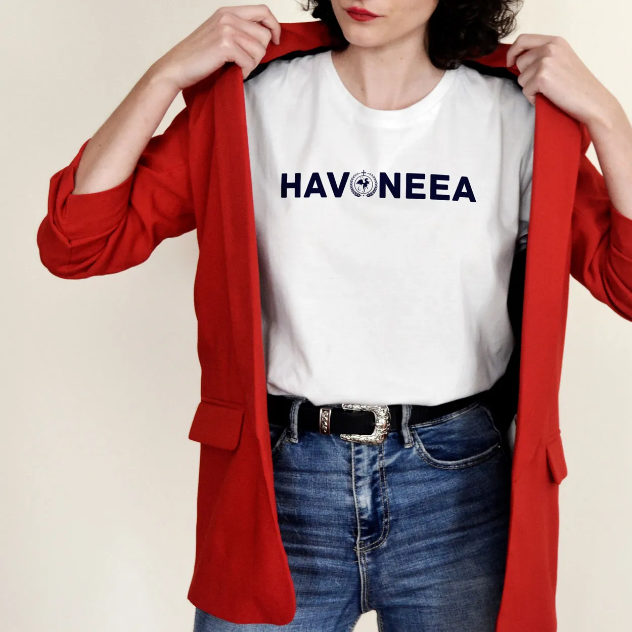 White T-shirt with a Havoneea banner